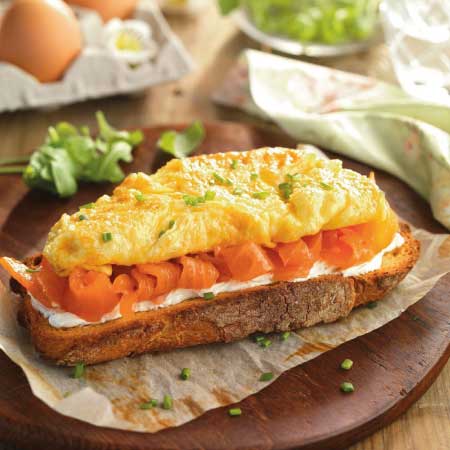 TOSTADA DE TORTILLA Y SALMÓN