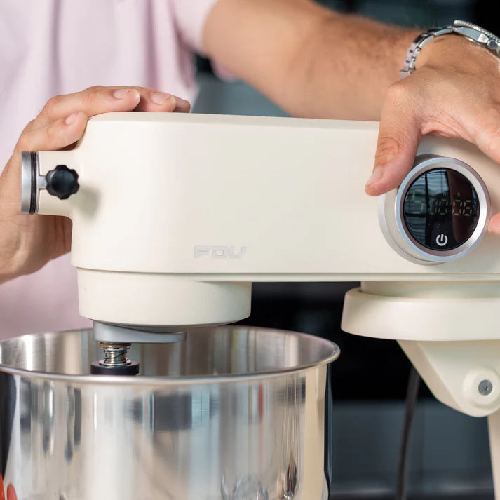 Batidora de Pedestal 5.2L 550W Aura Crema FDV