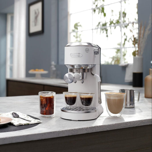 Cafetera Dedica Duo Cold Brew Blanca EC890.WI DELONGHI