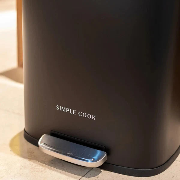 Basurero 30L con Pedal Negro Mate SIMPLECOOK