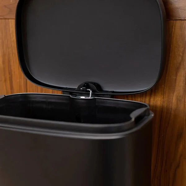 Basurero 30L con Pedal Negro Mate SIMPLECOOK