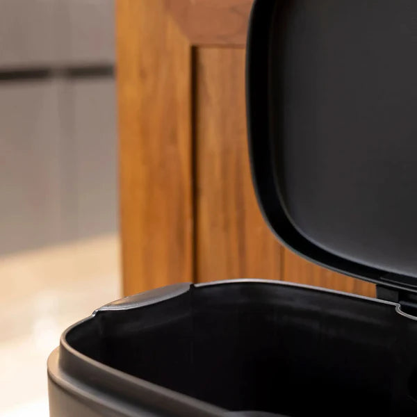 Basurero 30L con Pedal Negro Mate SIMPLECOOK