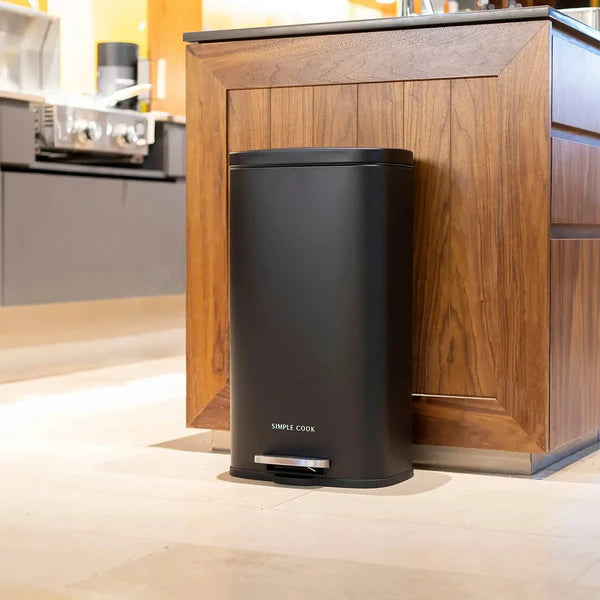 Basurero 30L con Pedal Negro Mate SIMPLECOOK