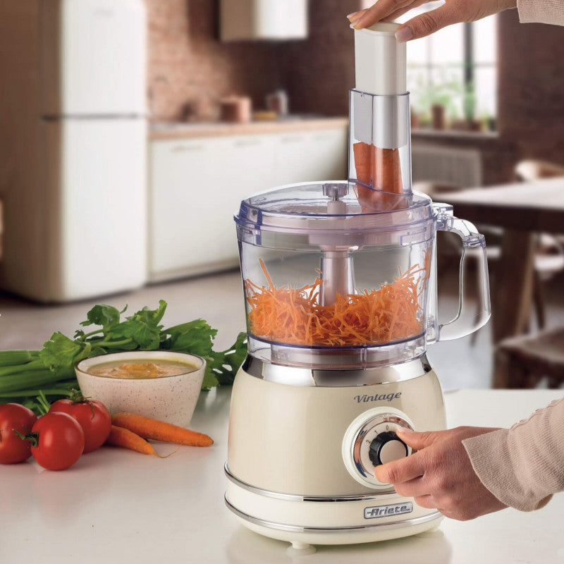 Procesador de Alimentos Vintage Ariete triturando
