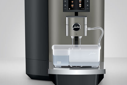 Cafetera Superautomática X10 Dark Inox 15708 + Recipiente de Leche 0.5LT JURA